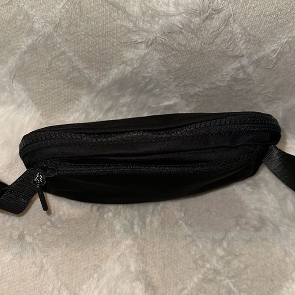 lululemon 1L NWT Black Everywhere Belt Bag Fanny Pack Water Repellent - Picture 7 of 15
